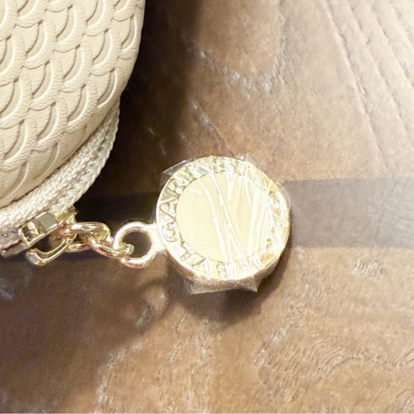 BVLGARI: Beige & "Logo", Travel/Cosmetic Bag - Picture 4 of 9